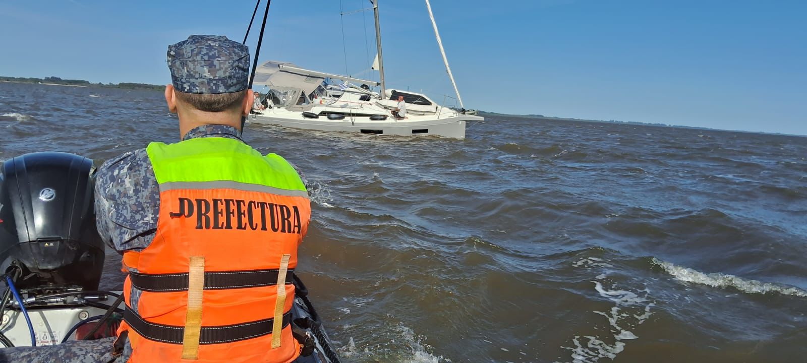 Rescatan embarcación deportiva varada en el Canal Sur de la Isla Sola