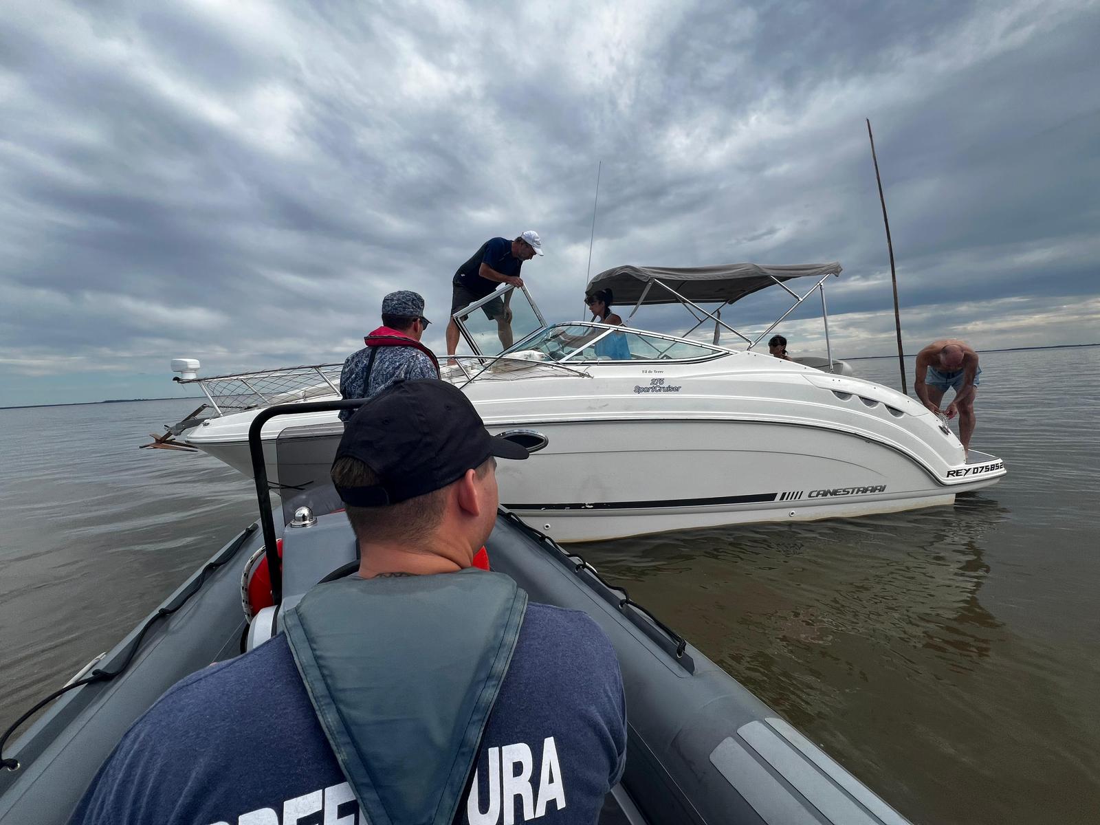 Dos rescates náuticos exitosos en el Río Uruguay: acción coordinada de la Armada Nacional